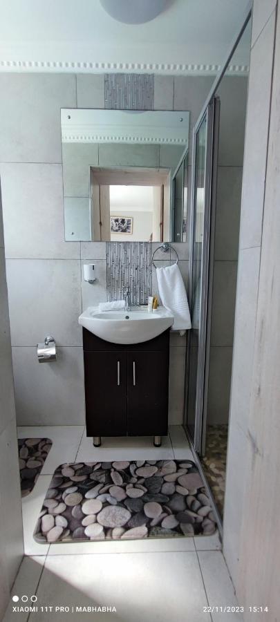 Mabhabha's 2 * Cape Town